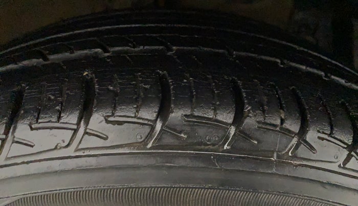 2016 Maruti Ciaz ZXI, Petrol, Manual, 38,484 km, Left Front Tyre Tread