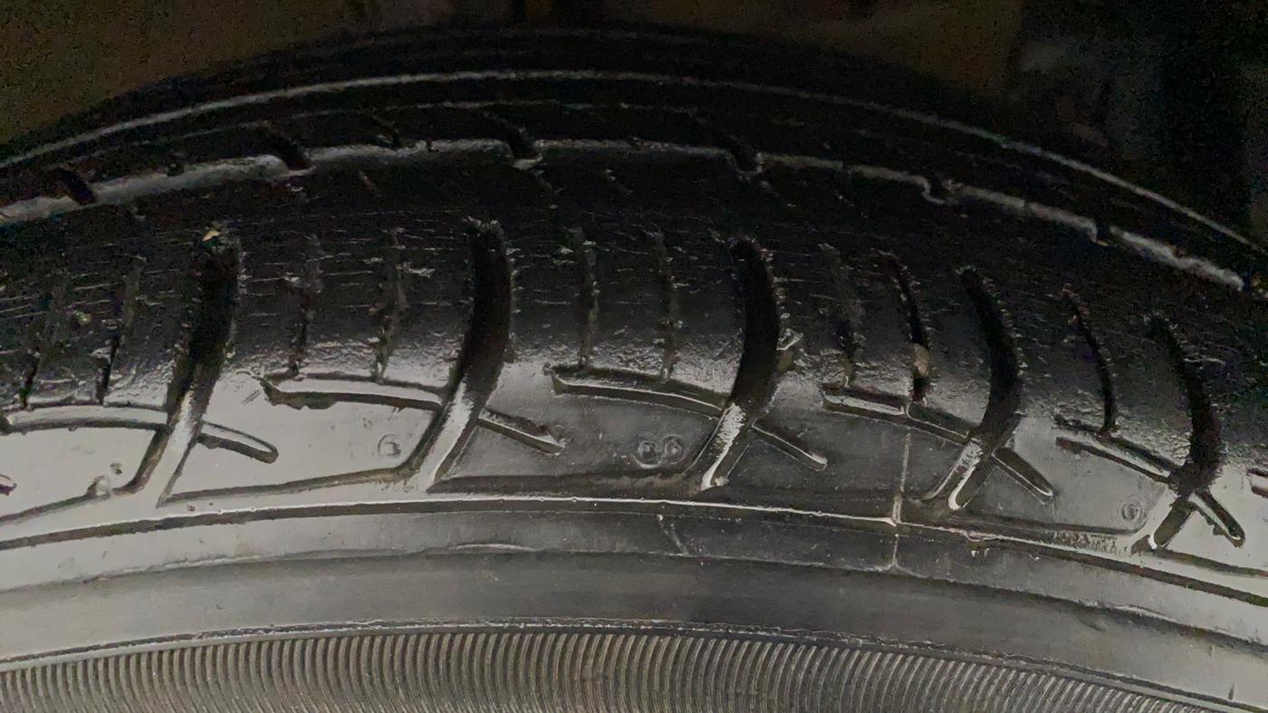 2016 Maruti Ciaz ZXI, Petrol, Manual, 38,484 km, Right Front Tyre Tread