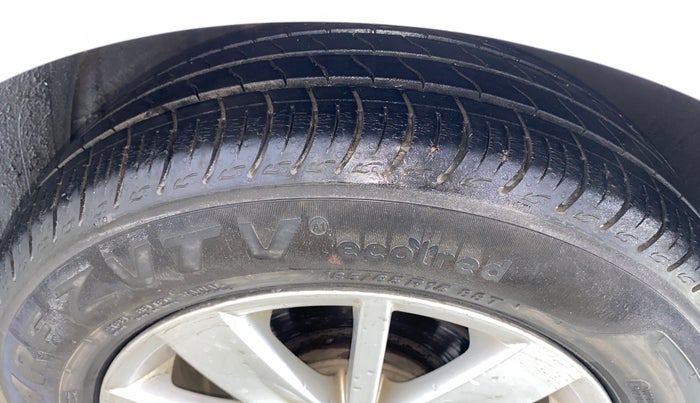 2016 Volkswagen Ameo HIGHLINE1.2L, Petrol, Manual, 29,049 km, Right Front Tyre Tread