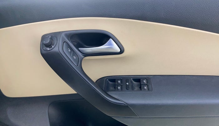 2016 Volkswagen Ameo HIGHLINE1.2L, Petrol, Manual, 29,049 km, Driver Side Door Panels Control