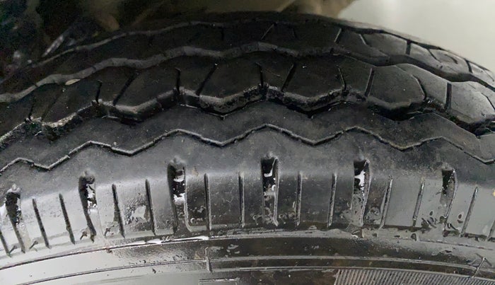 2019 Maruti Eeco 5 STR CNG WITH AC PLUSHTR, CNG, Manual, 34,890 km, Left Rear Tyre Tread