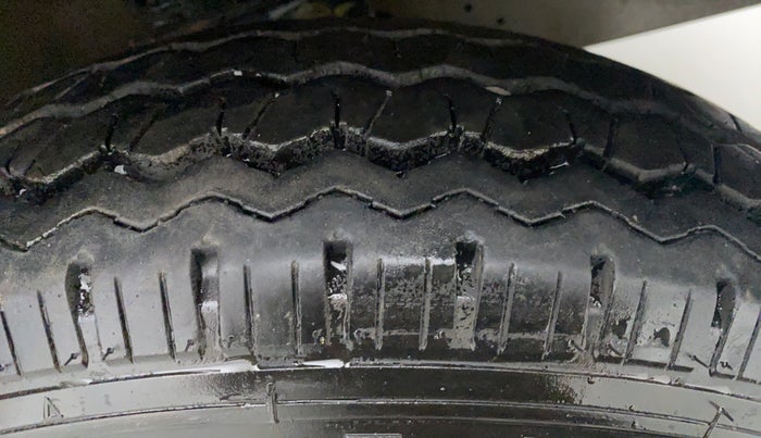 2019 Maruti Eeco 5 STR CNG WITH AC PLUSHTR, CNG, Manual, 34,890 km, Left Front Tyre Tread