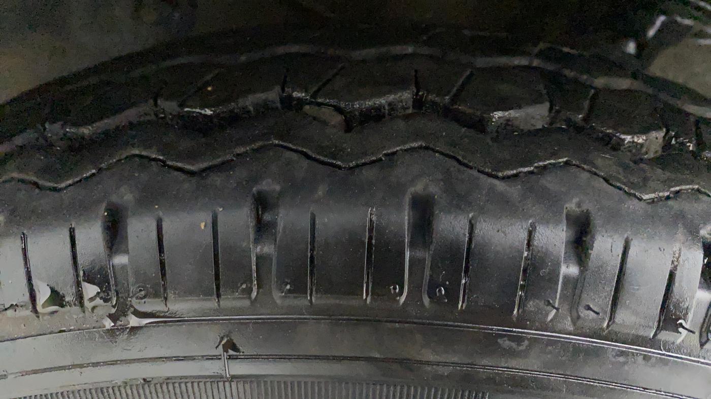 2019 Maruti Eeco 5 STR CNG WITH AC PLUSHTR, CNG, Manual, 34,890 km, Right Rear Tyre Tread