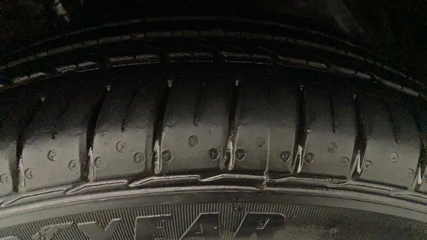 2019 Maruti Ciaz ALPHA  AT 1.5 SHVS PETROL, Petrol, Automatic, 66,269 km, Left Front Tyre Tread
