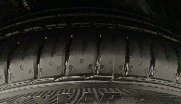 2019 Maruti Ciaz ALPHA  AT 1.5 SHVS PETROL, Petrol, Automatic, 66,269 km, Left Front Tyre Tread