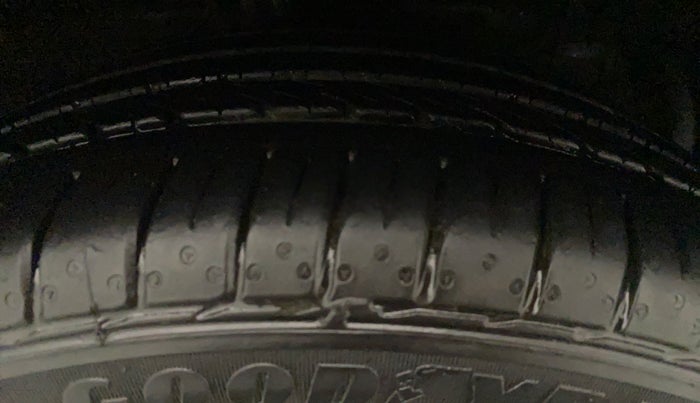 2019 Maruti Ciaz ALPHA  AT 1.5 SHVS PETROL, Petrol, Automatic, 66,269 km, Right Front Tyre Tread