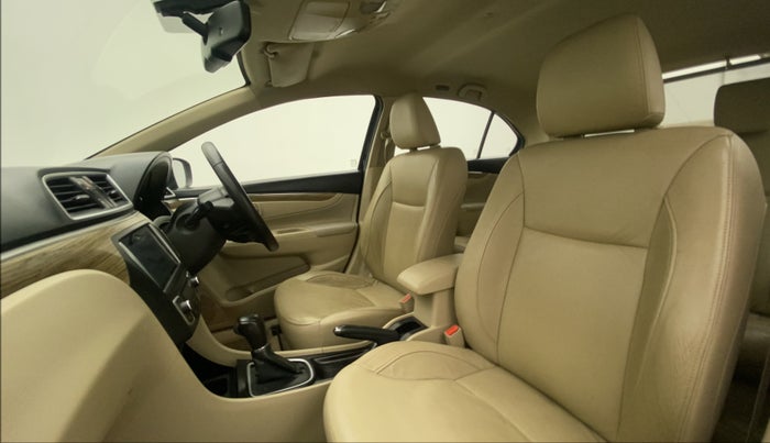 2019 Maruti Ciaz ALPHA  AT 1.5 SHVS PETROL, Petrol, Automatic, 66,269 km, Right Side Front Door Cabin