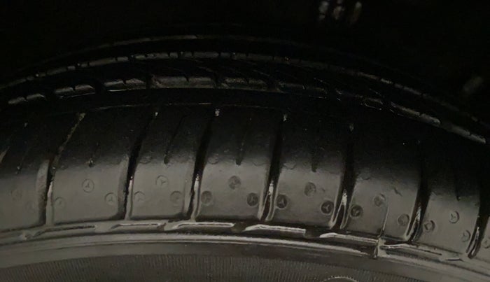 2019 Maruti Ciaz ALPHA  AT 1.5 SHVS PETROL, Petrol, Automatic, 66,269 km, Right Rear Tyre Tread