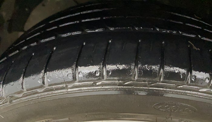 2017 Maruti Baleno ZETA CVT PETROL 1.2, Petrol, Automatic, 84,157 km, Left Front Tyre Tread