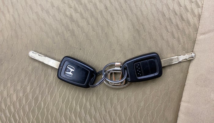 2015 Honda City 1.5L I-VTEC S MT, Petrol, Manual, 1,04,201 km, Key Close Up