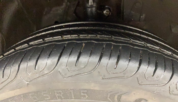 2015 Honda City 1.5L I-VTEC S MT, Petrol, Manual, 1,04,201 km, Right Front Tyre Tread