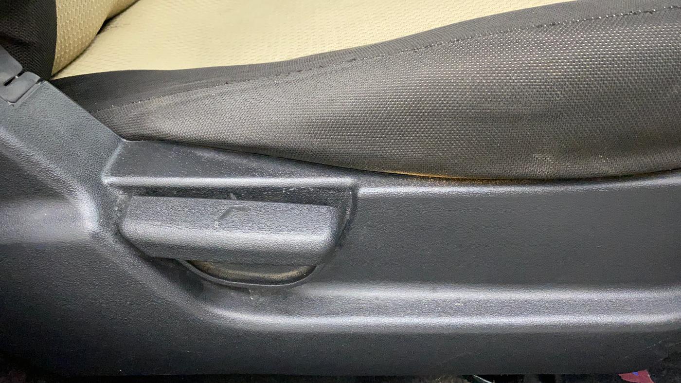 2013 Hyundai i20 MAGNA O 1.2, CNG, Manual, 60,551 km, Driver Side Adjustment Panel