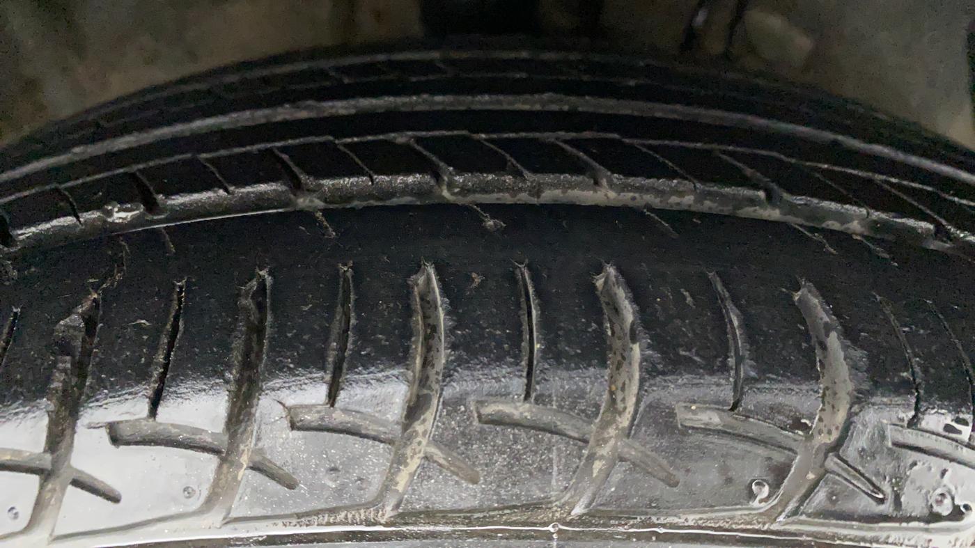 2013 Hyundai i20 MAGNA O 1.2, CNG, Manual, 60,551 km, Right Front Tyre Tread