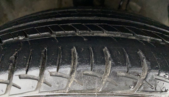 2013 Hyundai i20 MAGNA O 1.2, CNG, Manual, 60,551 km, Right Front Tyre Tread