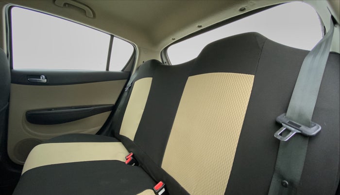2013 Hyundai i20 MAGNA O 1.2, CNG, Manual, 60,551 km, Right Side Rear Door Cabin