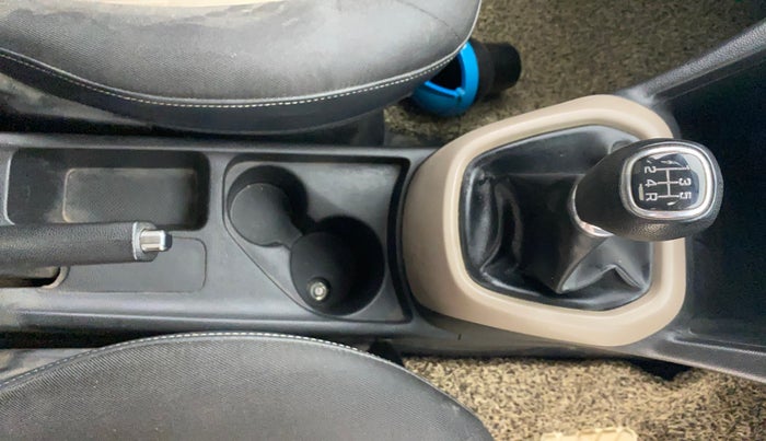 2016 Hyundai Grand i10 SPORTZ 1.2 KAPPA VTVT, CNG, Manual, 68,269 km, Gear Lever