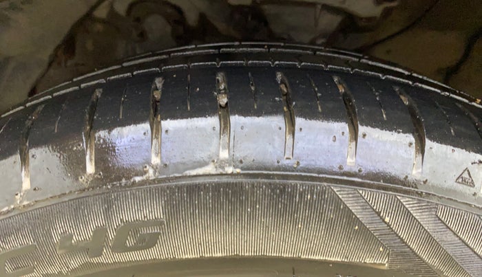2017 Hyundai Verna 1.6 VTVT SX O, Petrol, Manual, 50,266 km, Left Front Tyre Tread