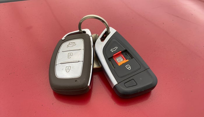 2017 Hyundai Verna 1.6 VTVT SX O, Petrol, Manual, 50,266 km, Key Close Up