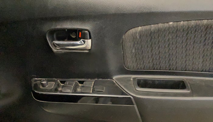 2016 Maruti Wagon R Stingray VXI, Petrol, Manual, 93,873 km, Driver Side Door Panels Control