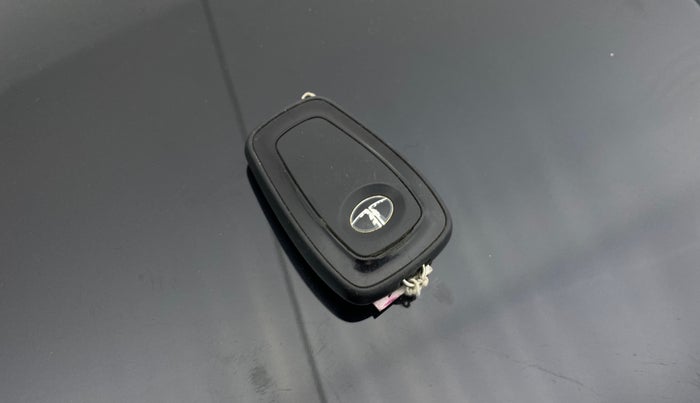 2022 Tata ALTROZ XZ PLUS PETROL DARK EDITION, Petrol, Manual, 38,738 km, Key Close Up