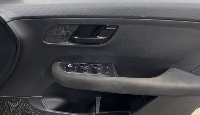 2022 Tata ALTROZ XZ PLUS PETROL DARK EDITION, Petrol, Manual, 38,738 km, Driver Side Door Panels Control