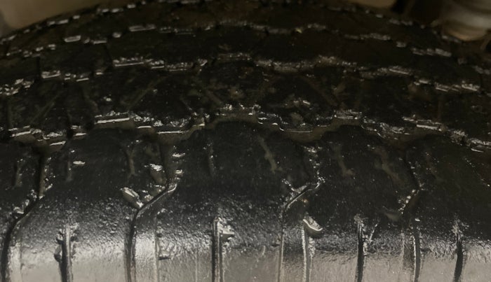 2015 Mahindra TUV300 T8, Diesel, Manual, 96,628 km, Right Front Tyre Tread