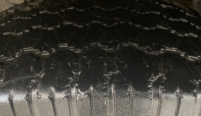 2015 Mahindra TUV300 T8, Diesel, Manual, 96,628 km, Left Front Tyre Tread