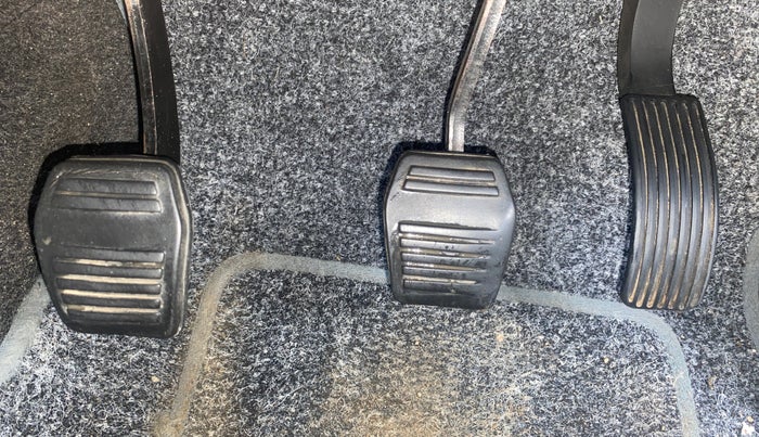 2015 Mahindra TUV300 T8, Diesel, Manual, 96,628 km, Pedals