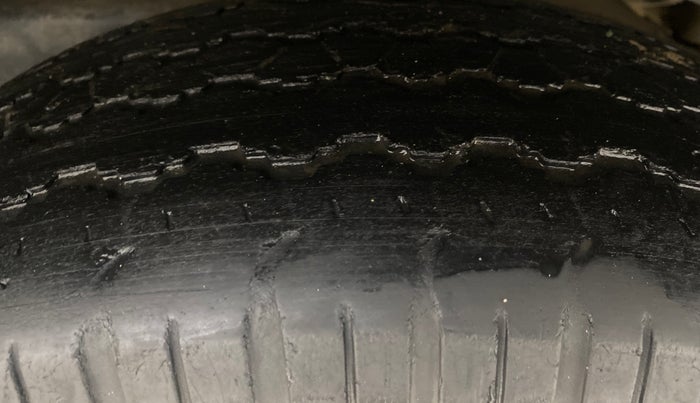 2015 Mahindra TUV300 T8, Diesel, Manual, 96,628 km, Left Rear Tyre Tread