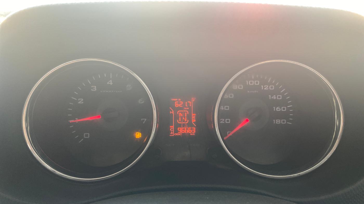 2015 Mahindra TUV300 T8, Diesel, Manual, 96,355 km, Odometer Image