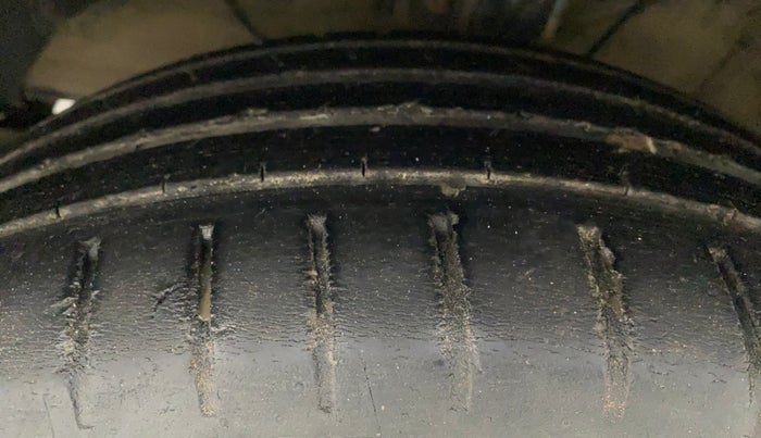 2019 Toyota Glanza V CVT, Petrol, Automatic, 38,278 km, Left Front Tyre Tread