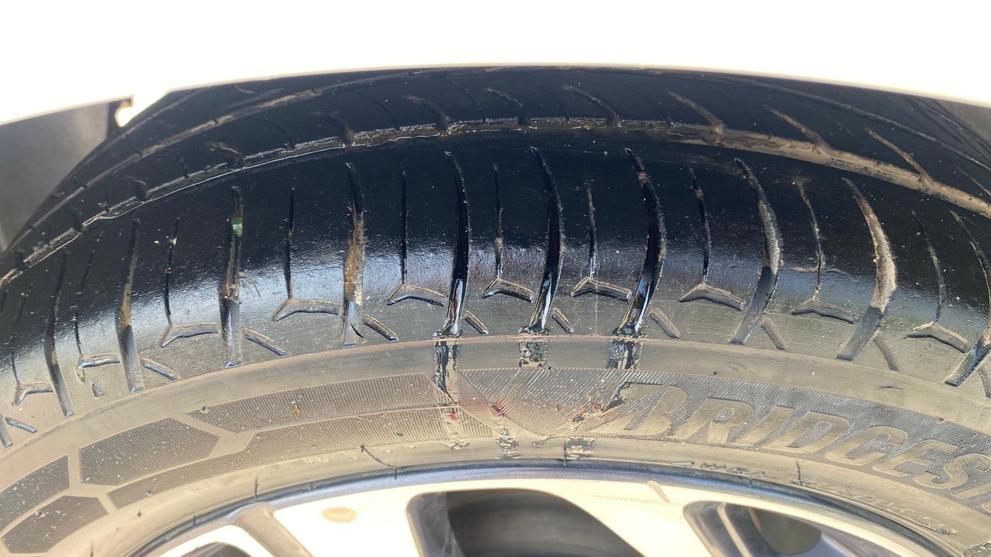 2022 Hyundai AURA SX 1.2, Petrol, Manual, 50,965 km, Left Front Tyre Tread