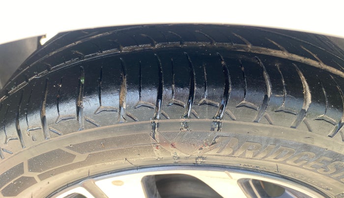 2022 Hyundai AURA SX 1.2, Petrol, Manual, 51,185 km, Left Front Tyre Tread