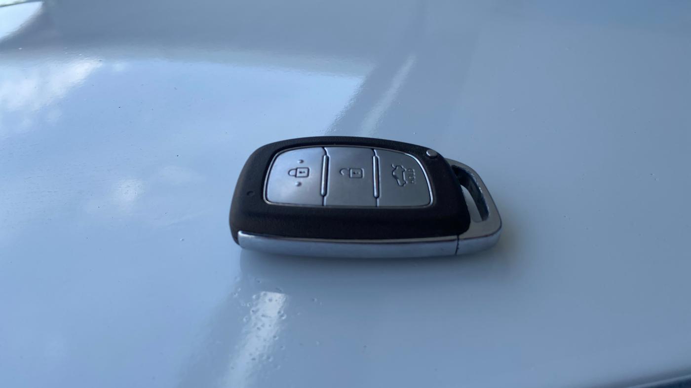 2022 Hyundai AURA SX 1.2, Petrol, Manual, 50,965 km, Key Close Up
