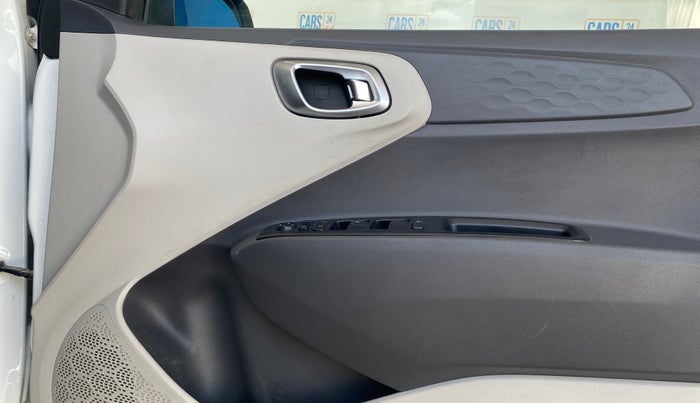 2022 Hyundai AURA SX 1.2, Petrol, Manual, 51,185 km, Driver Side Door Panels Control