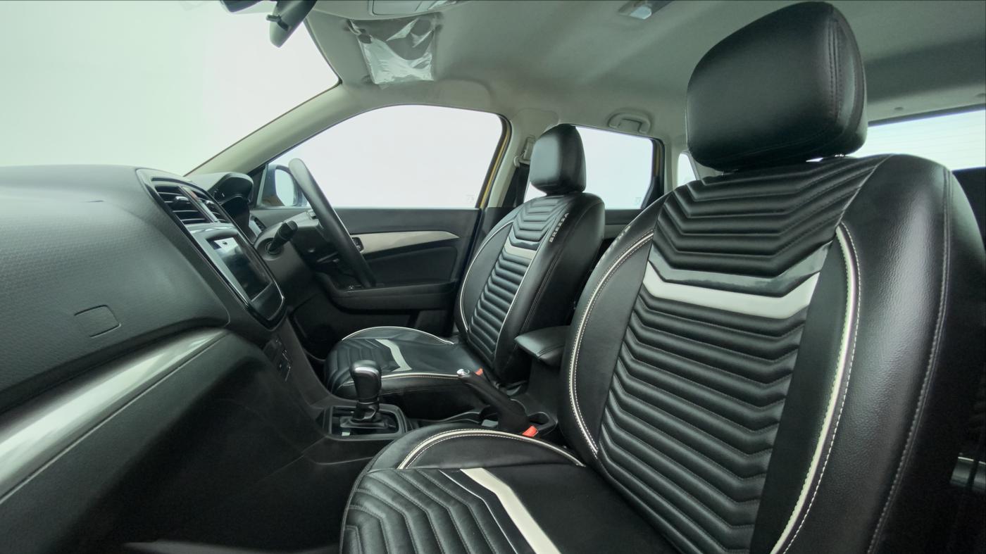 2019 Maruti Vitara Brezza ZDI+ DUAL TONE AMT, Diesel, Automatic, 37,597 km, Right Side Front Door Cabin