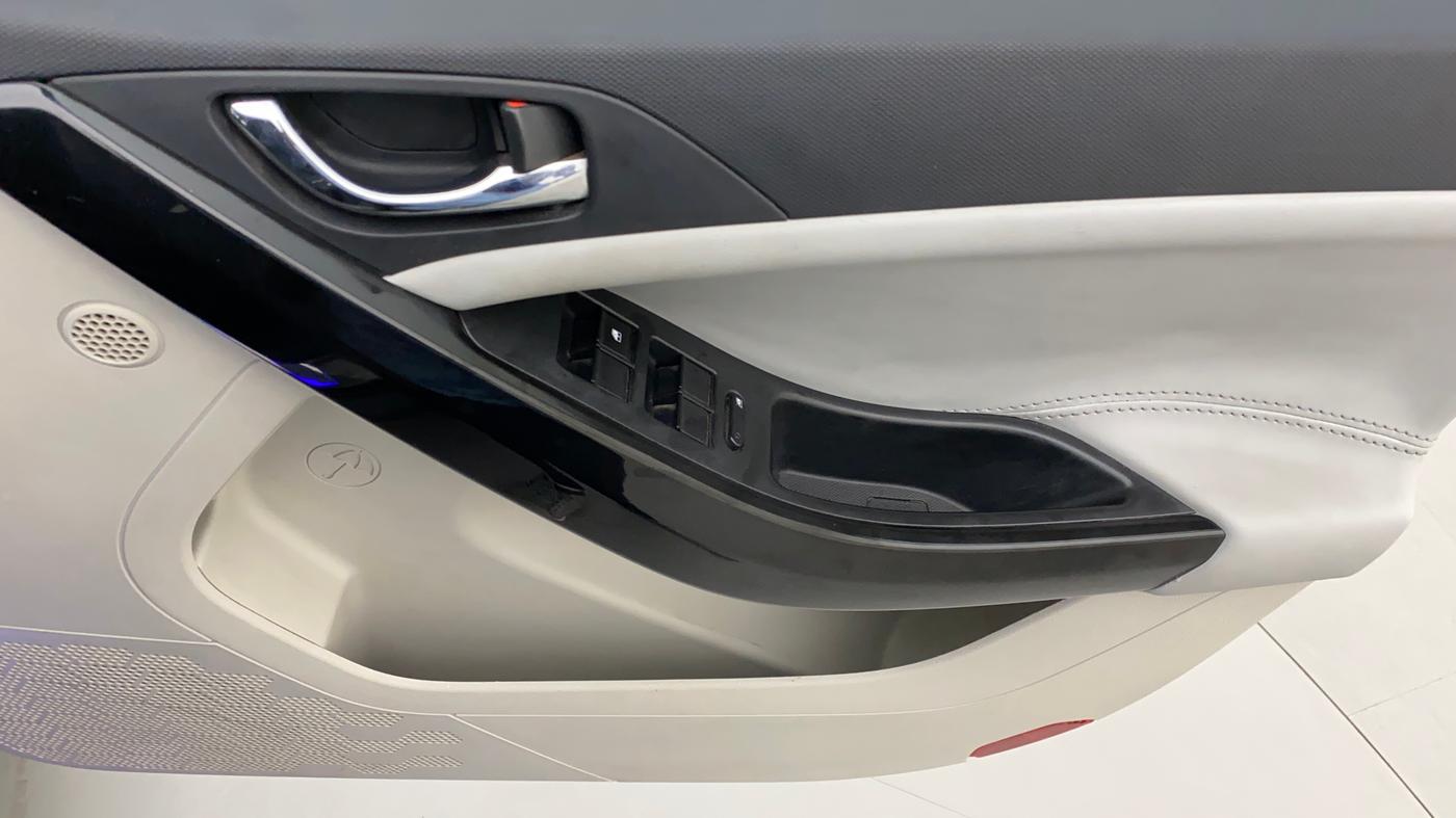 2021 Tata NEXON XZA PLUS SUNROOF PETROL, Petrol, Automatic, 35,445 km, Driver Side Door Panels Control