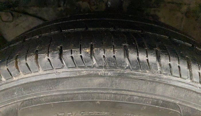 2013 Honda Brio S MT, Petrol, Manual, 97,701 km, Left Front Tyre Tread