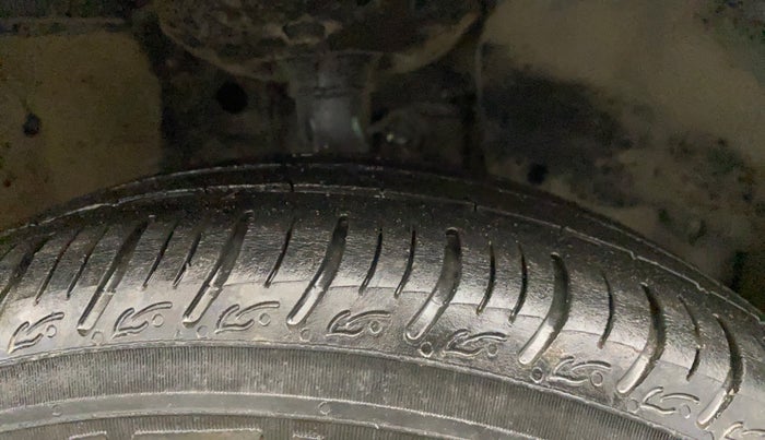 2013 Honda Brio S MT, Petrol, Manual, 97,701 km, Right Front Tyre Tread