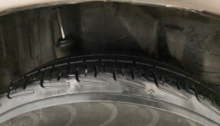 2013 Honda Brio S MT, Petrol, Manual, 97,701 km, Right Rear Tyre Tread