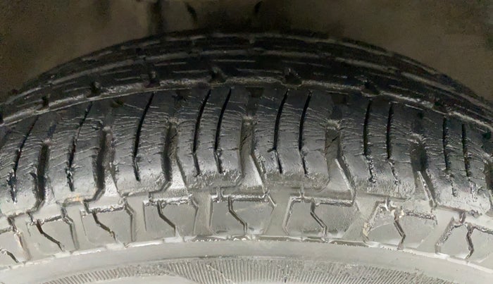 2010 Maruti Zen Estilo LXI, Petrol, Manual, 17,890 km, Right Front Tyre Tread