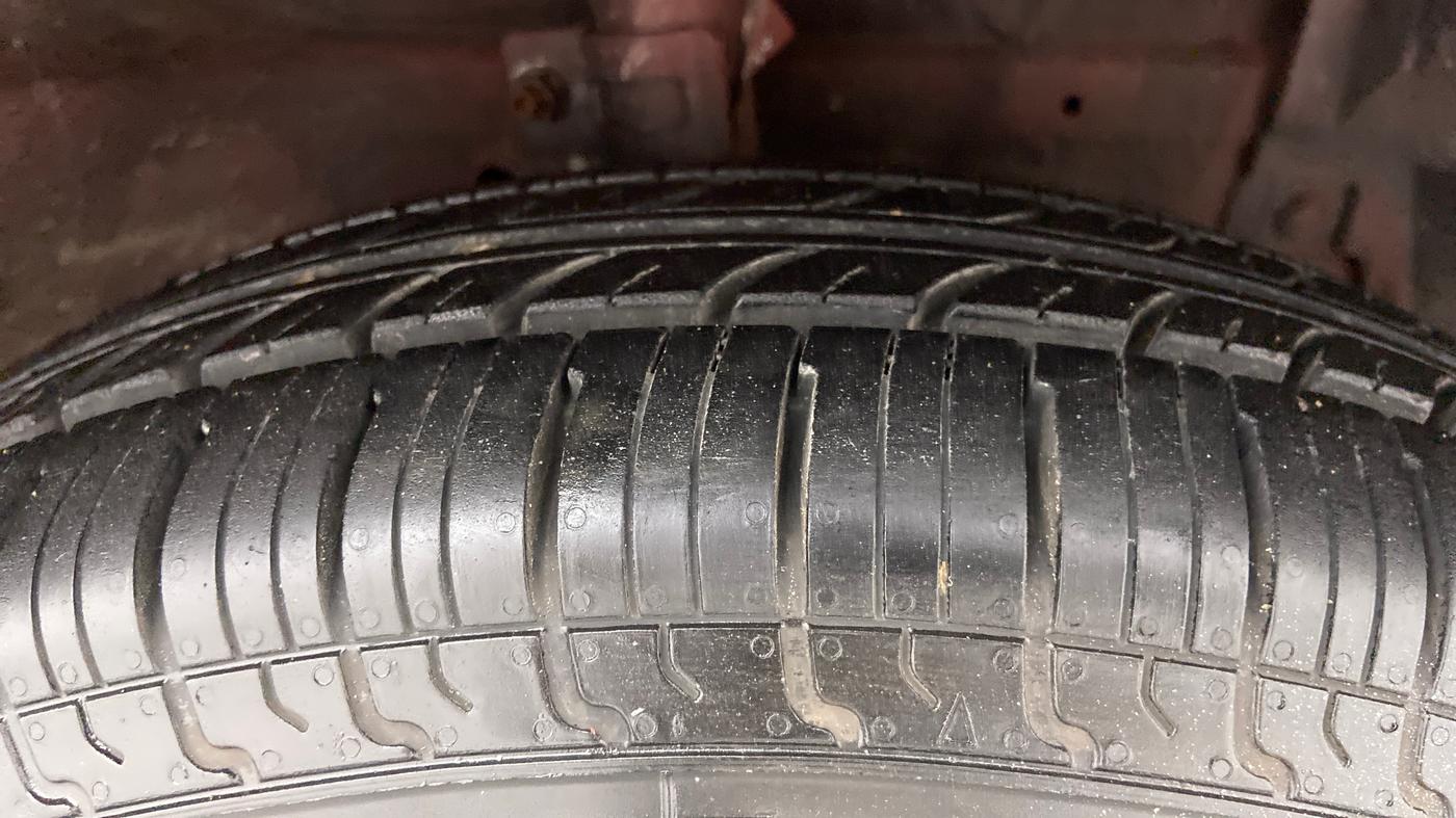 2015 Maruti Swift LDI, Diesel, Manual, 79,359 km, Right Front Tyre Tread