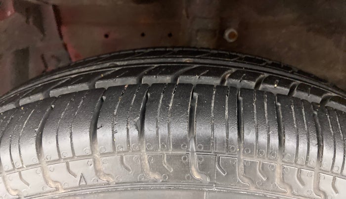 2015 Maruti Swift LDI, Diesel, Manual, 79,359 km, Left Front Tyre Tread
