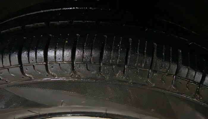 2020 Maruti Alto VXI, Petrol, Manual, 49,616 km, Left Front Tyre Tread
