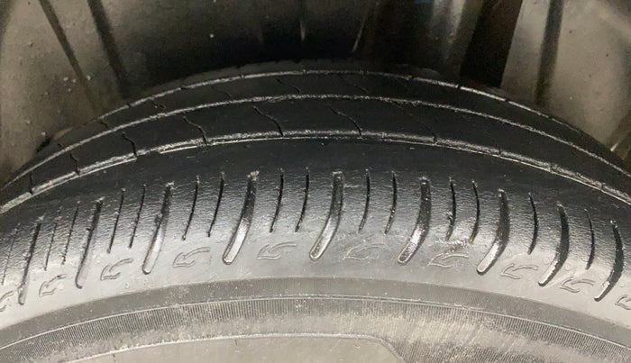 2021 Maruti Ertiga VXI SHVS, Petrol, Manual, 93,959 km, Left Rear Tyre Tread
