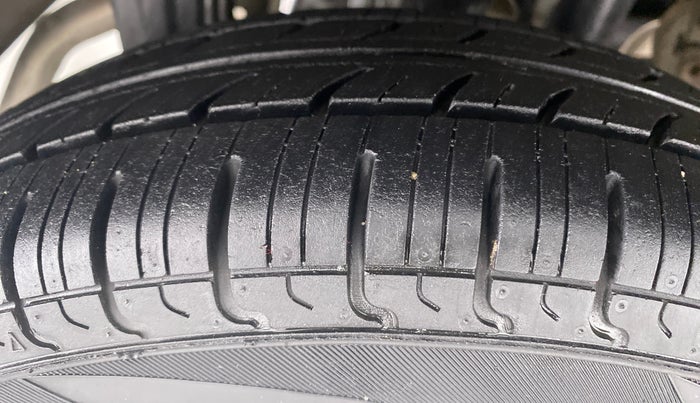 2019 Maruti Alto 800 LXI, Petrol, Manual, 14,519 km, Right Rear Tyre Tread