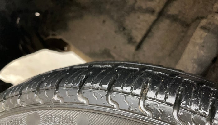 2019 Renault Kwid RXL, Petrol, Manual, 27,315 km, Right Rear Tyre Tread