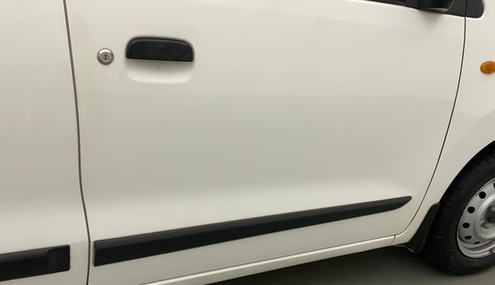 2017 Maruti Wagon R 1.0 LXI CNG (O), CNG, Manual, 40,714 km, Driver-side door - Minor scratches