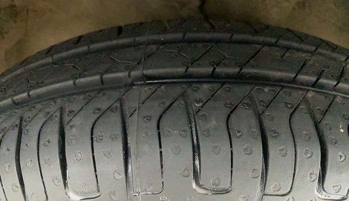 2017 Maruti Wagon R 1.0 LXI CNG (O), CNG, Manual, 40,714 km, Right Front Tyre Tread