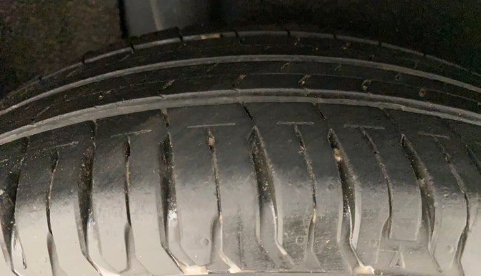 2017 Maruti Baleno DELTA PETROL 1.2, Petrol, Manual, 84,684 km, Right Rear Tyre Tread